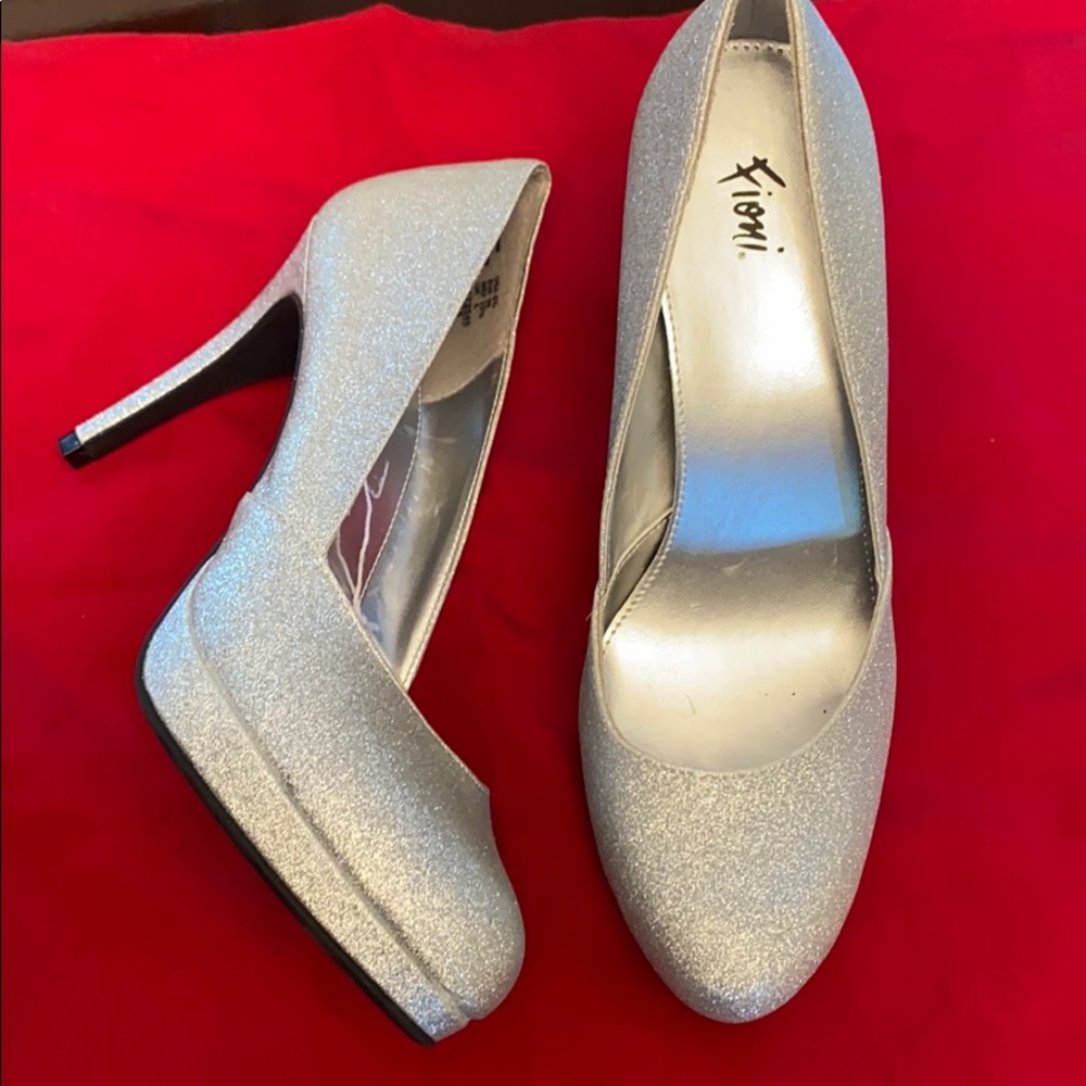 Glitter pumps .